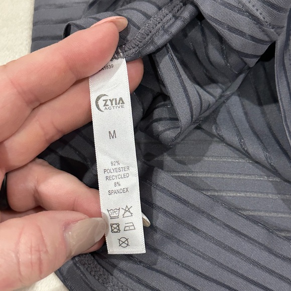 Zyia Activewear size medium Havanna Gray racer back striped tank top - Picture 3 of 3